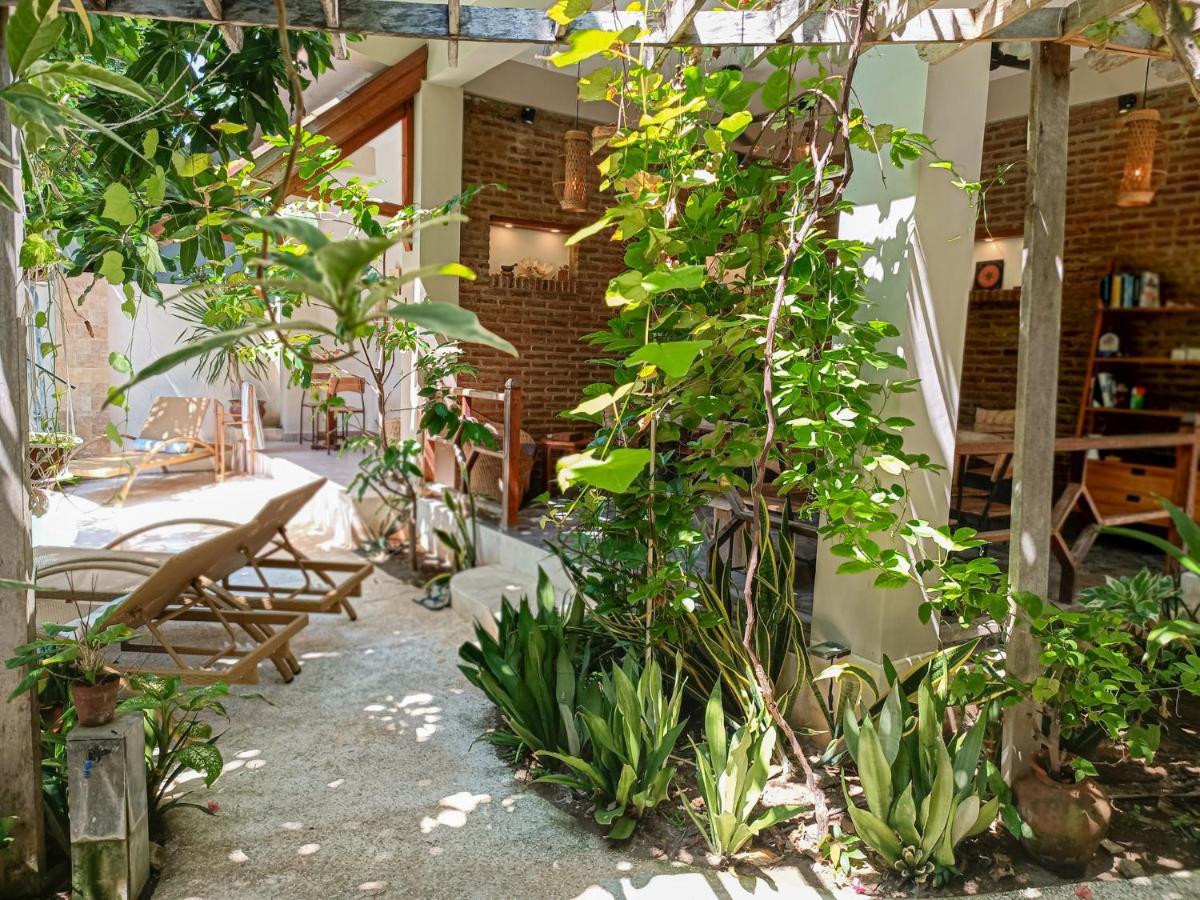 Soraya Yoga Wellness Center Hotel Gili Trawangan Exterior photo